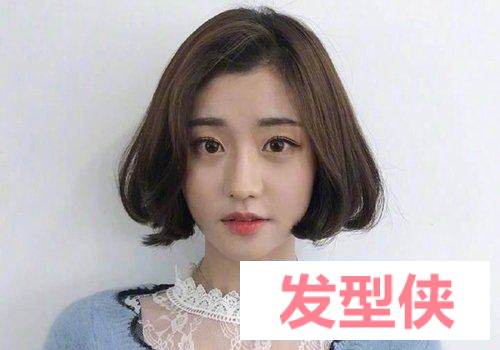 女生二八分内扣 短头发梨花头发型