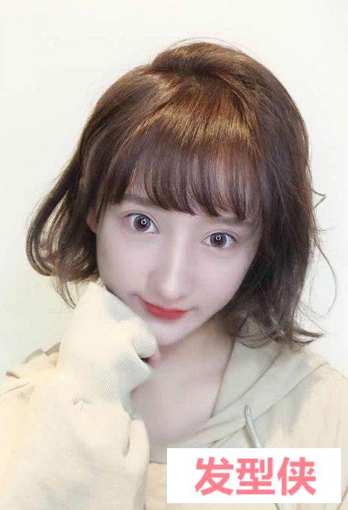 高价钱拉直板如何来做内扣刘海现代都市女生韩版短头发气体刘海造型