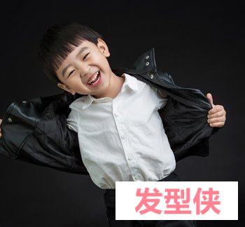 2018男童锅盖头发型 小男童时尚锅盖头发型 -图1