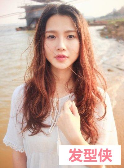 国字脸的女生烫发适合哪种颜色 国字脸女生适合的长烫发